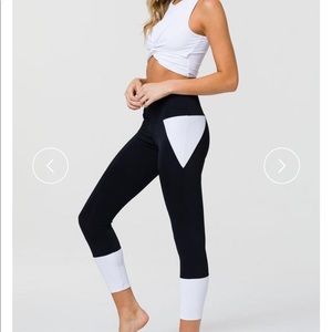 Onzie black and white set